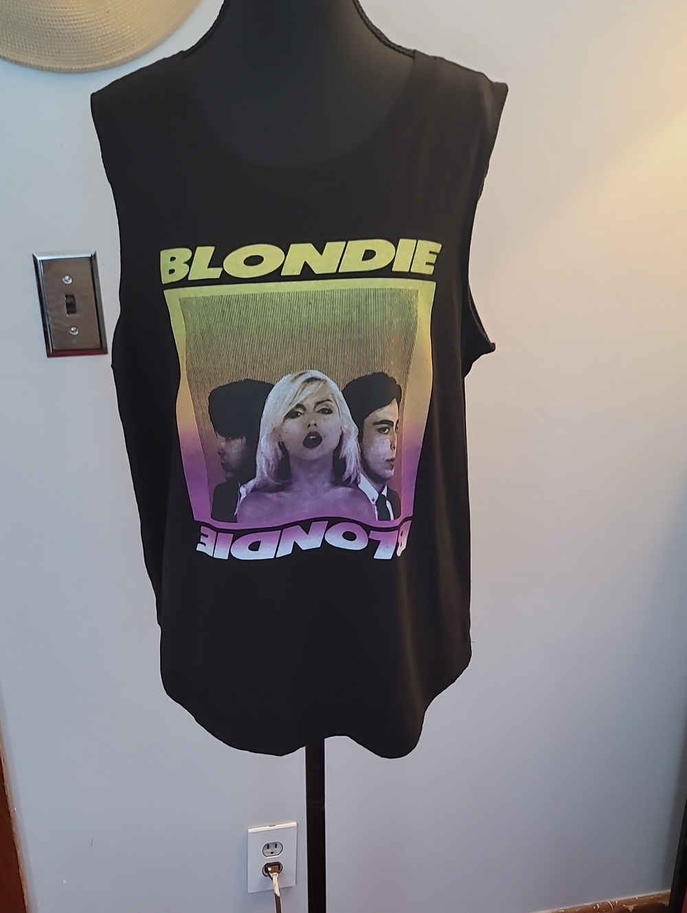 Women's Blondie Muscle Tee Size Med (8-10)